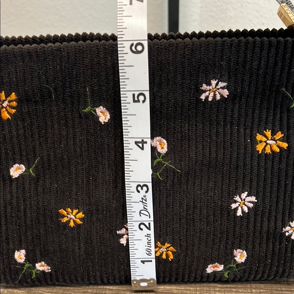 ✨Shiraleah Black Corduroy Cosmetic Bag with Floral Embroidery 🌼 - Picture 7 of 7